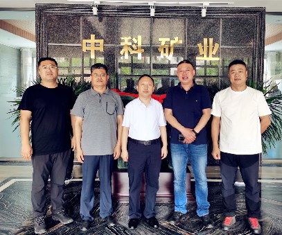 盧氏縣領(lǐng)導席偉林深入盧氏中科走訪(fǎng)調研