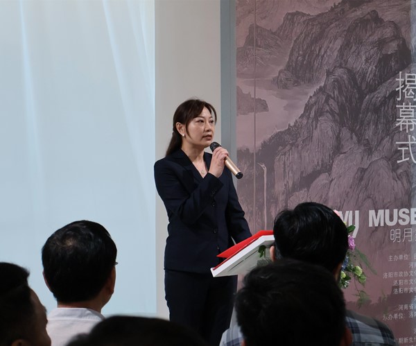 慶祝中華人民共和國成立75周年｜明月美術(shù)館隆重揭幕侯震油畫(huà)巨制《天下之中 九派莽莽》